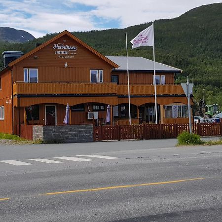 Henriksen Gjestestue Sørkjosen المظهر الخارجي الصورة